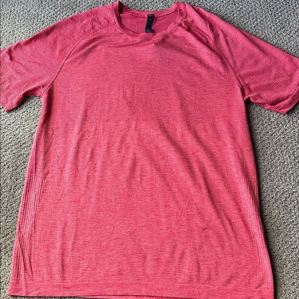 Lululemon Men’s Metal Vent Tech Short-Sleeve Shirt 2.0 Faded Red Size Medium